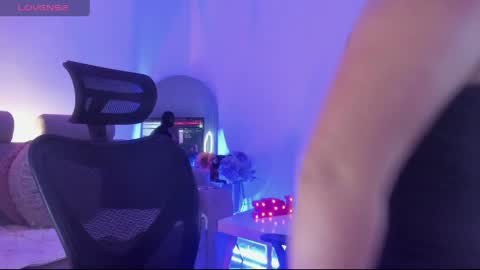 Snapshot of ross_lee chatting on April 8, 2026, 8:53 pm ross_lee online show from April 8, 2026, 8:53 pm