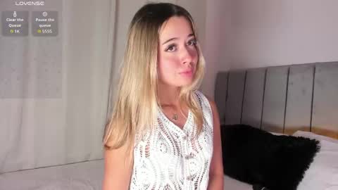 Snapshot of rossedaw_ chatting on May 18, 2026, 5:19 pm Rosse Daw Independent model online show from May 18, 2026, 5:19 pm
