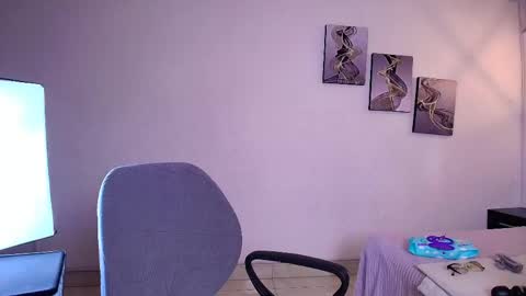 Snapshot of rossi_ss1 chatting on April 25, 2026, 4:04 am Ross online show from April 25, 2026, 4:04 am