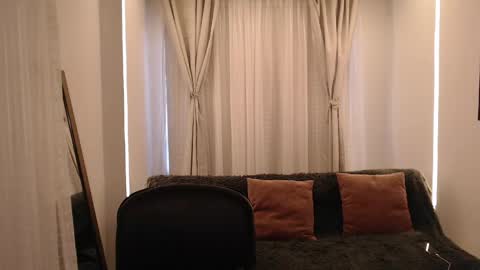 rosss_miaa3 online show from May 19, 2026, 9:32 pm