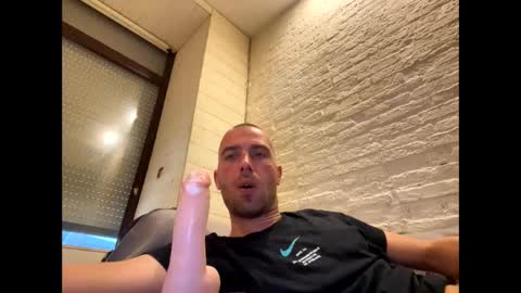 rotteei1 online show from October 11, 2025, 3:43 pm