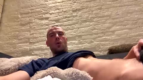 rotteei1 online show from November 28, 2025, 7:05 pm