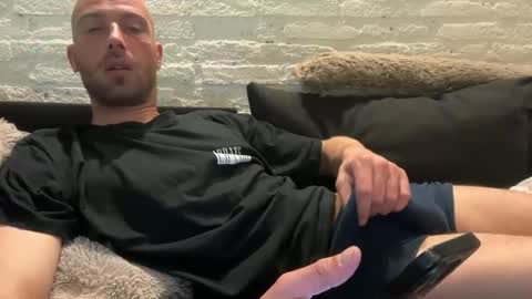 rotteei1 online show from April 22, 2026, 5:14 pm