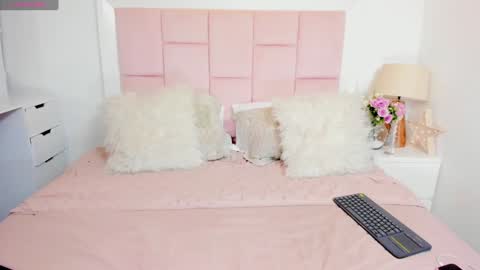 Snapshot of rousefox1 chatting on January 19, 2025, 8:18 am Valeria online show from January 19, 2025, 8:18 am