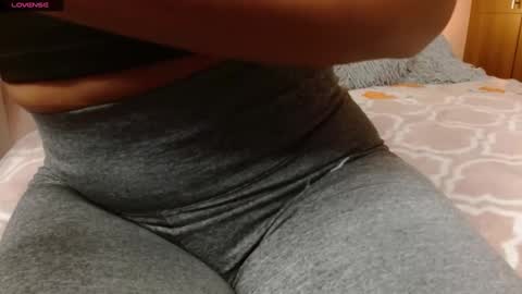 Rouss marie henao  online show from February 9, 2025, 2:38 am