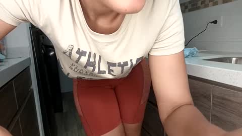 Rouss marie henao  online show from March 4, 2025, 12:50 am