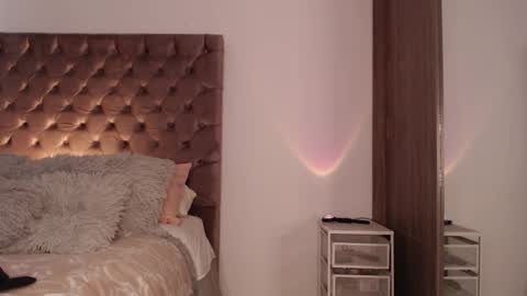 Rouss marie henao  online show from October 29, 2025, 1:35 pm