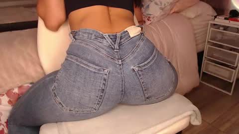 Rouss marie henao  online show from March 14, 2026, 3:01 am