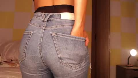 Rouss marie henao  online show from May 20, 2026, 3:34 am