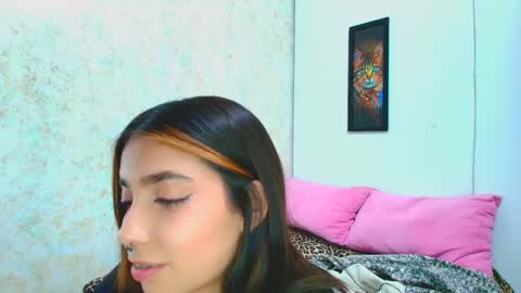 rousse_violet online show from February 27, 2025, 8:20 pm