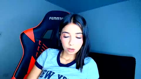 Snapshot of rousse_violet chatting on July 8, 2026, 1:54 am rousse_violet online show from July 8, 2026, 1:54 am