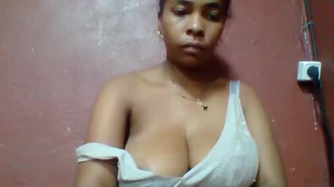 rovaelyah online show from March 26, 2026, 5:35 am