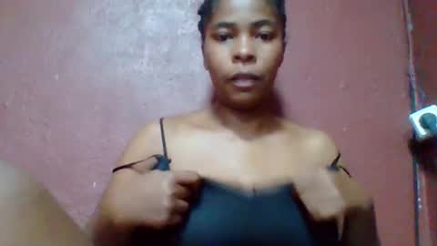 rovaelyah online show from April 17, 2026, 2:36 am