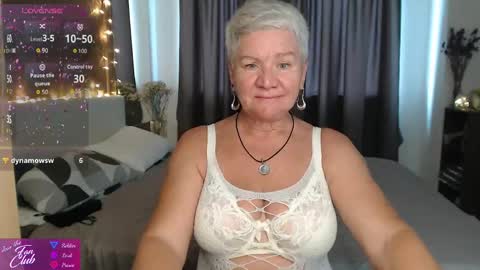 Roxana online show from May 12, 2026, 2:52 am