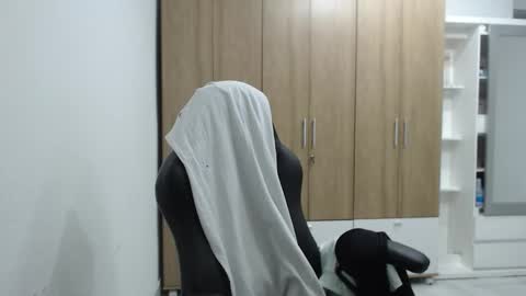 Roxana online show from December 4, 2025, 1:26 am