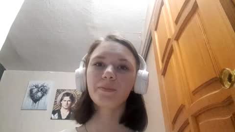 Mia online show from September 24, 2025, 3:26 pm