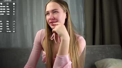 Snapshot of roxanelan chatting on April 3, 2026, 12:36 pm Anna Lokiss online show from April 3, 2026, 12:36 pm