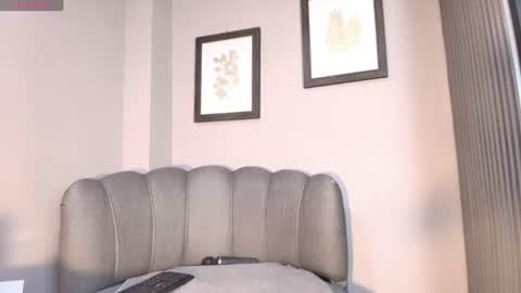 Snapshot of roxanna_moore2 chatting on June 18, 2026, 9:14 am Roxanna online show from June 18, 2026, 9:14 am