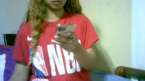 roxanne_98 online show from January 14, 2026, 2:55 pm