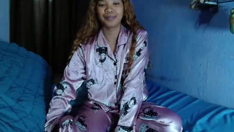 roxanne_98 online show from February 15, 2026, 2:08 am