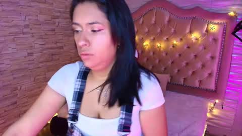 roxanne_han online show from September 13, 2025, 11:32 am