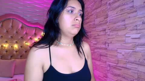 roxanne_han online show from September 30, 2025, 11:37 am