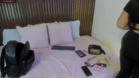 Roxie  online show from October 16, 2025, 12:06 pm