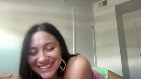 Snapshot of roxie_v chatting on September 9, 2025, 6:51 pm Roxie online show from September 9, 2025, 6:51 pm