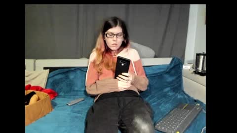 Snapshot of roxihazeleyes chatting on January 21, 2025, 7:26 am roxihazeleyes online show from January 21, 2025, 7:26 am