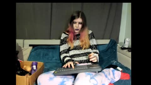 Snapshot of roxihazeleyes chatting on January 22, 2025, 9:21 pm roxihazeleyes online show from January 22, 2025, 9:21 pm