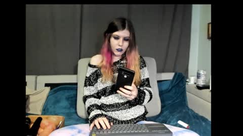 Snapshot of roxihazeleyes chatting on January 23, 2025, 12:25 am roxihazeleyes online show from January 23, 2025, 12:25 am