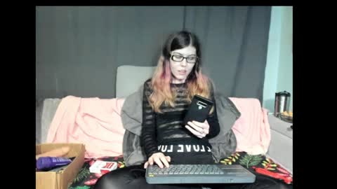 Snapshot of roxihazeleyes chatting on January 26, 2025, 9:29 pm roxihazeleyes online show from January 26, 2025, 9:29 pm