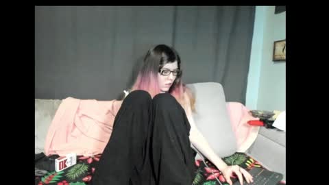 Snapshot of roxihazeleyes chatting on January 28, 2025, 4:29 am roxihazeleyes online show from January 28, 2025, 4:29 am