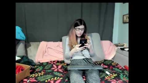 Snapshot of roxihazeleyes chatting on January 29, 2025, 1:05 am roxihazeleyes online show from January 29, 2025, 1:05 am