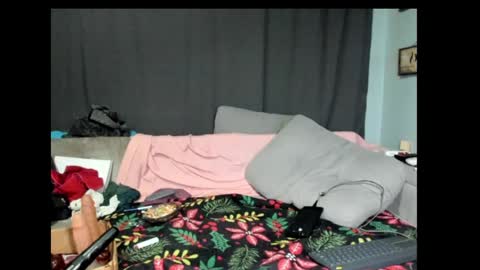 Snapshot of roxihazeleyes chatting on January 29, 2025, 4:15 am roxihazeleyes online show from January 29, 2025, 4:15 am