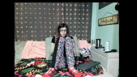 Snapshot of roxihazeleyes chatting on January 31, 2025, 8:33 pm roxihazeleyes online show from January 31, 2025, 8:33 pm