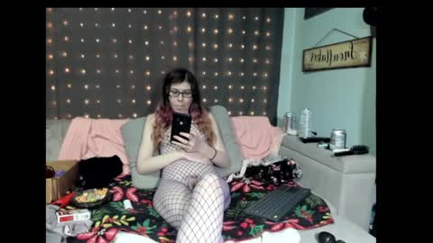 Snapshot of roxihazeleyes chatting on February 1, 2025, 4:46 am roxihazeleyes online show from February 1, 2025, 4:46 am
