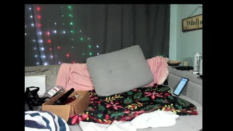 Snapshot of roxihazeleyes chatting on February 3, 2025, 7:07 am roxihazeleyes online show from February 3, 2025, 7:07 am