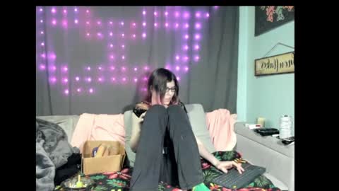 Snapshot of roxihazeleyes chatting on February 5, 2025, 1:26 am roxihazeleyes online show from February 5, 2025, 1:26 am