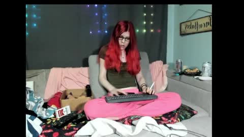 Snapshot of roxihazeleyes chatting on February 7, 2025, 6:45 pm roxihazeleyes online show from February 7, 2025, 6:45 pm