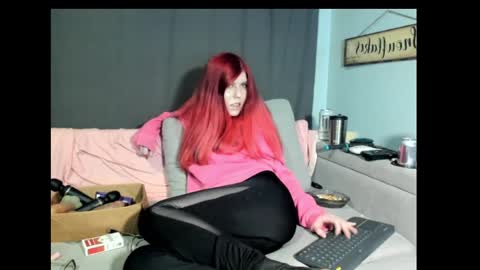 Snapshot of roxihazeleyes chatting on February 13, 2025, 7:24 am roxihazeleyes online show from February 13, 2025, 7:24 am