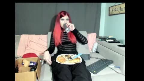 Snapshot of roxihazeleyes chatting on February 14, 2025, 7:17 am roxihazeleyes online show from February 14, 2025, 7:17 am