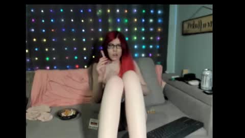 Snapshot of roxihazeleyes chatting on February 16, 2025, 4:20 am roxihazeleyes online show from February 16, 2025, 4:20 am