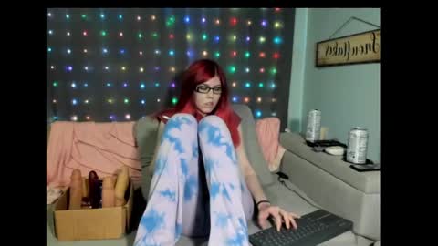 Snapshot of roxihazeleyes chatting on February 16, 2025, 8:44 pm roxihazeleyes online show from February 16, 2025, 8:44 pm