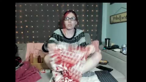 Snapshot of roxihazeleyes chatting on February 21, 2025, 7:45 am roxihazeleyes online show from February 21, 2025, 7:45 am