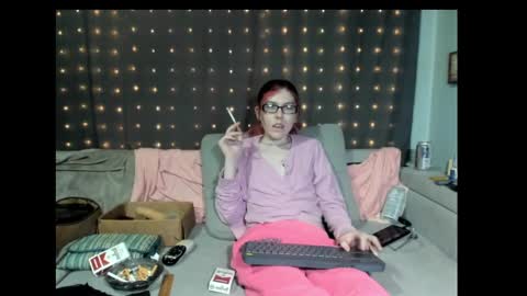 Snapshot of roxihazeleyes chatting on February 23, 2025, 8:28 am roxihazeleyes online show from February 23, 2025, 8:28 am