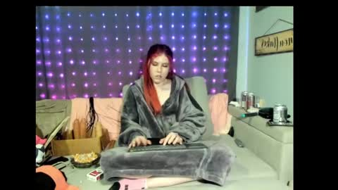 Snapshot of roxihazeleyes chatting on February 24, 2025, 10:26 am roxihazeleyes online show from February 24, 2025, 10:26 am