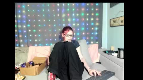 Snapshot of roxihazeleyes chatting on February 27, 2025, 7:12 am roxihazeleyes online show from February 27, 2025, 7:12 am