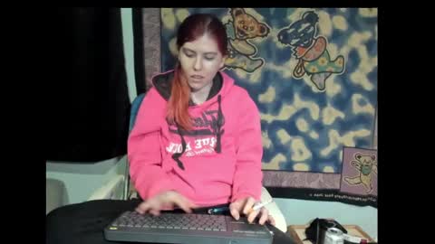 Snapshot of roxihazeleyes chatting on March 5, 2025, 11:06 am roxihazeleyes online show from March 5, 2025, 11:06 am