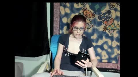 Snapshot of roxihazeleyes chatting on March 8, 2025, 7:49 am roxihazeleyes online show from March 8, 2025, 7:49 am